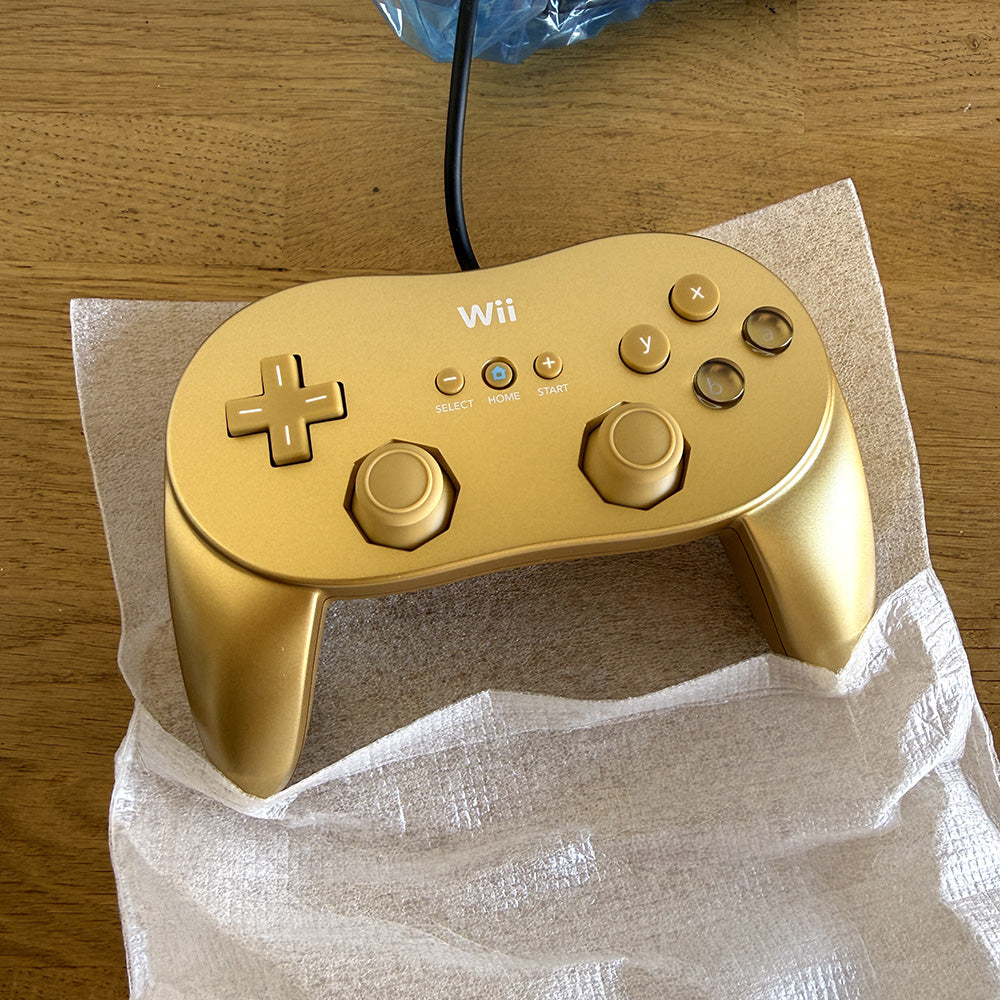 Goldeneye 007 + Classic Controller Pro Limited Edition Nintendo Wii Pack