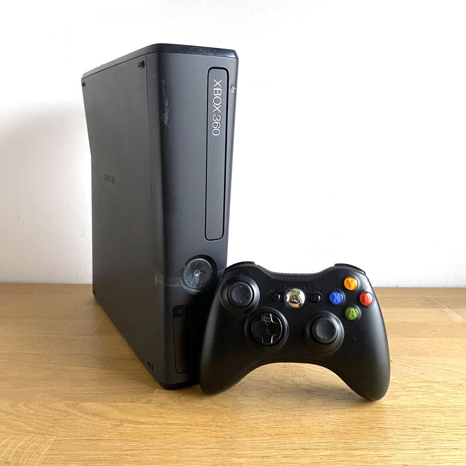 Console Xbox 360 Slim (250 Go) + 2 jeux