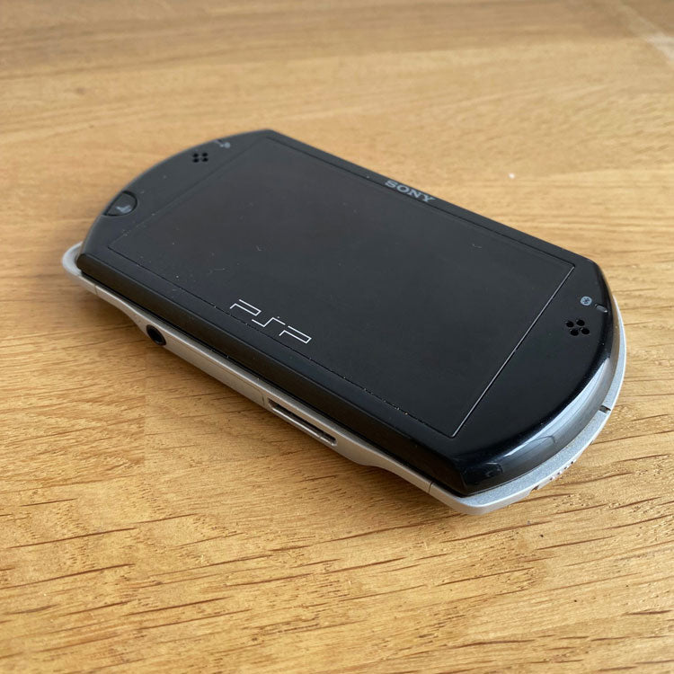 Console Playstation PSP Go Black (12 jeux inclus)