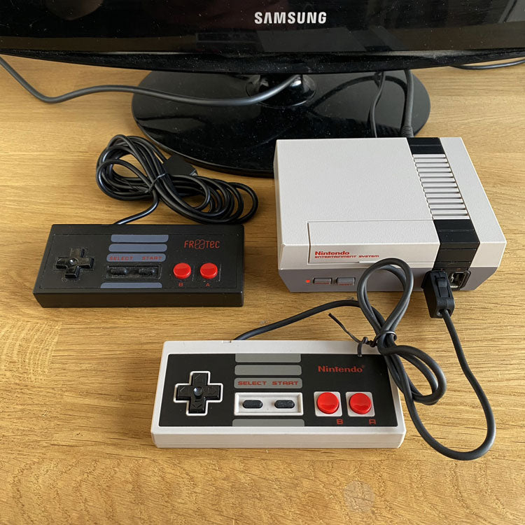 Nintendo NES Classic Edition With shops 2 Controllers