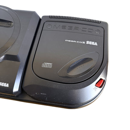 Console Sega Mega Drive I avec Mega CD II : vue détaillée de l’exemplaire