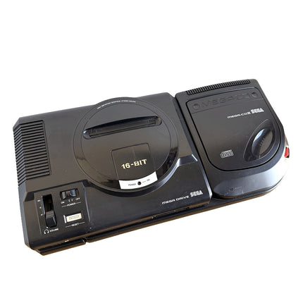 Console Sega Mega Drive I avec Mega CD II : vue détaillée de l’exemplaire