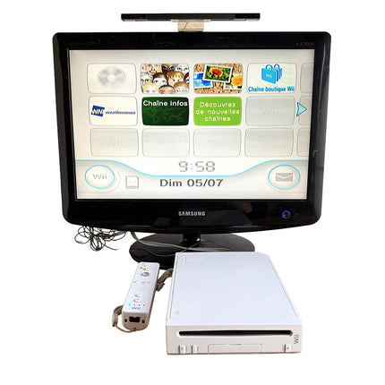 Console Nintendo Wii blanche : démonstration, écran et jeu non inclus