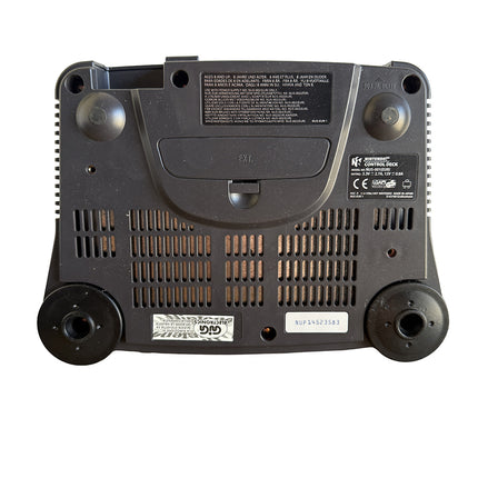 Dessous de la console Nintendo 64 NUS-001(EUR)